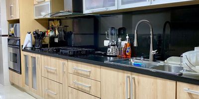 VENTA DE APARTAMENTO SECTOR OESTE  CON EXCELENTE VISTA,En el corazón de la ciudad, se encuentra este imponente APARTAMENTO de 163 metros cuadrados. Con 3 habitaciones y 3 baños, ofrece un espacio amplio y acogedor para toda la familia. Los 2 parqueaderos garantizan comodidad y seguridad. Con una ubicación privilegiada, este hogar brinda una experiencia única de confort y elegancia. Sus amplios espacios y acabados de alta calidad lo convierten en el lugar ideal para disfrutar de la vida urbana con estilo y distinción. ¡Bienvenido a tu nuevo hogar!