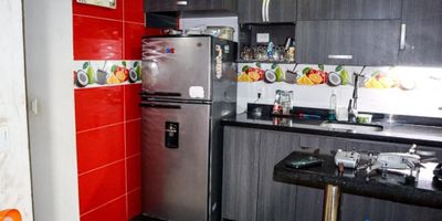 Venta apartamento cisneros villa nelly, cómodo y bien terminado 4to piso por escaleras, con 2 habitaciones, barra , cocina semi integral, 2 mezanines uno encima de la sala y el otro en la primera habitación, en la segunda están las escaleras que suben a la pequeña terraza, tiene un baño con extractor de olores, la puerta de entrada es de seguridad, unidad de interés social en edificios, casco urbano a 10 minutos del parque.