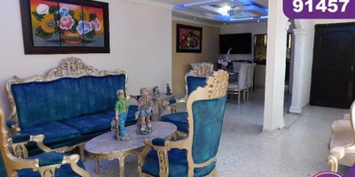 Apartamento en venta o arriendo, en la ciudad de Barranquilla ubicado en el barrio Andalucía, el edificio cuenta con 4 pisos, el apartamento se encuentra ubicado en el piso 4, con un área aproximada de 107.36 mt2, distribuidos en 2 habitaciones, 1 baño, sala-comedor, cocina semi integral, zona de labores y 1 parqueadero asignado, buena distribución en sus áreas con buenos y modernos acabados, es fresco y acogedor, su entorno es tranquilo, residencial con cómodas vías de acceso y facilidad al transporte publico cercano, sobre el sector puede encontrar, parques, colegios, supermercados y a unas cuadras del parque de la electrificadora.