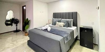 Bienvenidos a esta oportunidad de arrendar un hermoso apartaestudio tipo loft amoblado, cerca al estadio Atanasio Girardot, parques y restaurantes. Con 35m, este lindo apartaestudio cuenta con un espacio de sala y comedor, cocineta y su baño privado. El edificio cuenta con ascensor, espacio de lavandería compartida. Contáctanos hoy mismo para descubrir todas las posibilidades que esta propiedad tiene para ofrecer a tu empresa o negocio. 