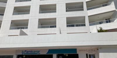 Apartaestudio ubicado en el norte de la ciudad de ambiente fresco y luz natural durante el día. Cuenta con cocina integral con gabinetes inferiores y superiores, zona de labores, closets en habitaciones, baños con lavamanos en ceramica  y divisiones de baño en vidrio y terraza con vista hacia el norte de la ciudad. El apartamento esta amoblado en su totalidad.