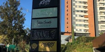 se arrienda local mall comercial en Rionegro sector los colegios, excelente ubicación, el mall cuenta con vigilancia, parqueadero para visitantes, ascensor, reconocidas marcas