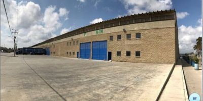 Bodega parque Logístico Área total Construida de 3.000 Metros, Área libre de Bodega 1.800 Metros  Altura Triple, Mas área de parqueo Privado de 1.200 Metros,  Ideal para almacenamiento Industria, excelente ubicación cerca a todo,  