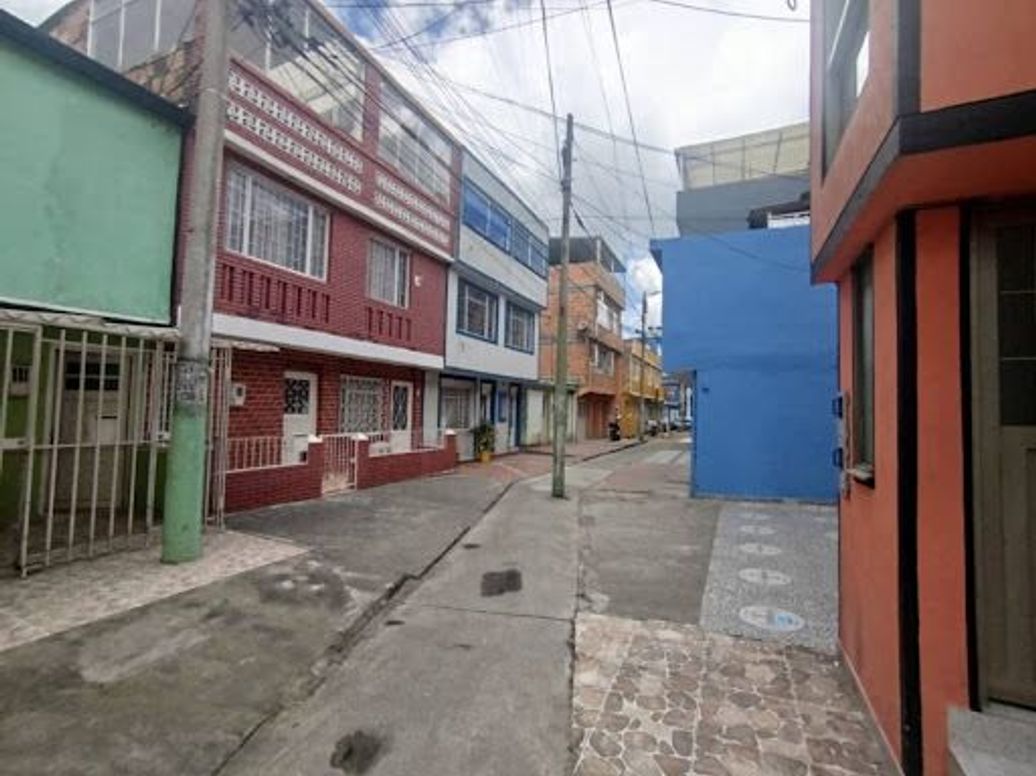Casa de 4 alcobas en venta en Garces Navas, Bogotá, 144 m² · foto 2 de 20