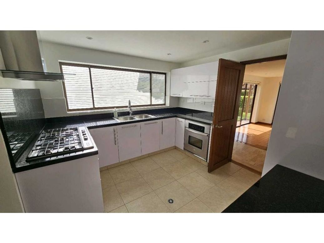 Casa de 4 alcobas en venta en Guaymaral, Bogotá, 550 m² · foto 4 de 20