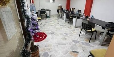 Bonita oficina de 50 mtrs, muy bien ubicada en zona comercial y residencial, consta de 1 baño, piso 2 sin ascensor 