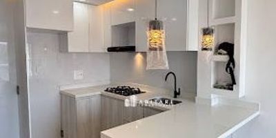 Apartamento Nuevo para Estrenar en Torices, Cartagena de Indias

Este moderno apartamento de 3 habitaciones está disponible para arriendo y se encuentra en una zona tranquila y segura de Torices, Cartagena. El apartamento está completamente nuevo, listo para estrenar, y ofrece un ambiente cómodo y fresco. 

Características:
- 3 Habitaciones espaciosas y bien iluminadas.
- con aire acondicionado  para tu confort.
- Cocina integral moderna y funcional.
- Baños modernos con acabados de alta calidad.
  
El apartamento se encuentra en una excelente ubicación, cerca de tiendas, transporte público, colegios y otros servicios esenciales. Ideal para familias que buscan comodidad y modernidad en una de las zonas más accesibles de Cartagena.

¡Una excelente oportunidad para disfrutar de la ciudad con un apartamento nuevo y bien equipado!

