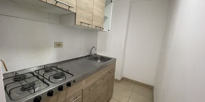Codigo 26494. Oficina en arriendo ubicada en Medellín sector Belen RosalesDescripción general del inmueble* 1 nivel* Nivel 1: 2 espacios* 1 baño privado* Cocina* Energía monofasica* Capacidad eléctrica: 110 VCerca a: Metro Plus, La 70, Faciles vias de Acceso y Transporte Publico.