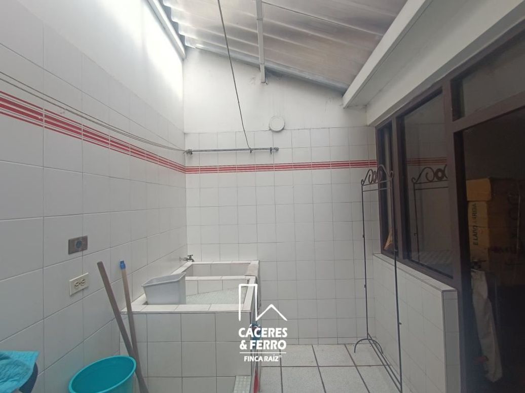 Casa de 5 alcobas en venta en Comuneros, Bogotá, 294 m² · foto 9 de 20