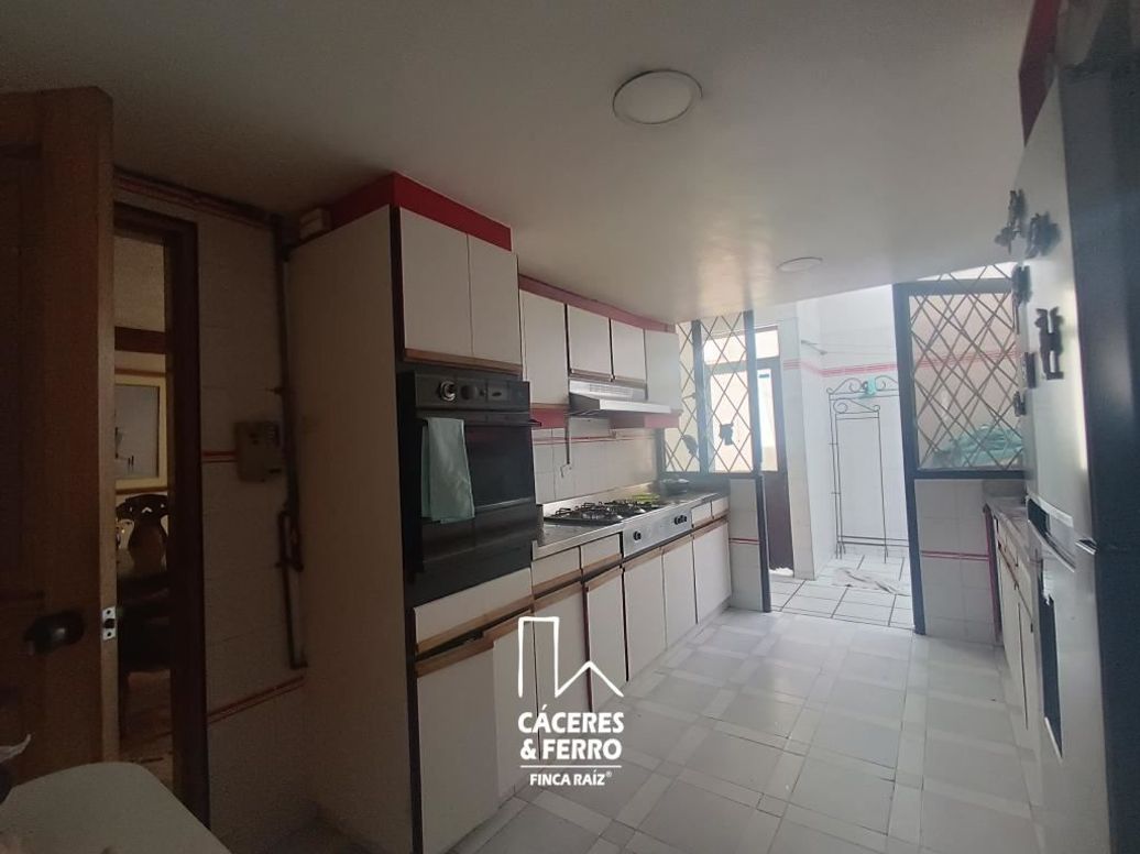 Casa de 5 alcobas en venta en Comuneros, Bogotá, 294 m² · foto 3 de 20