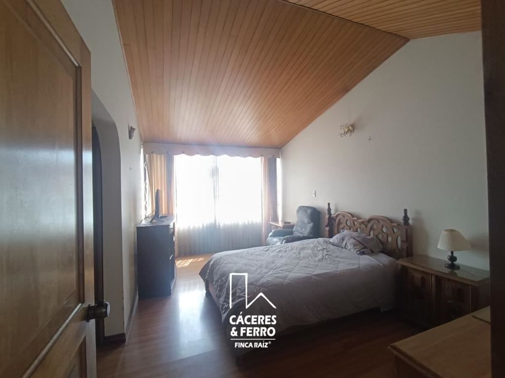 Casa de 5 alcobas en venta en Comuneros, Bogotá, 294 m² · foto 7 de 20