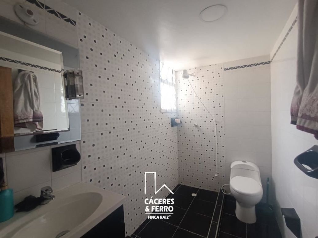 Casa de 5 alcobas en venta en Comuneros, Bogotá, 294 m² · foto 17 de 20