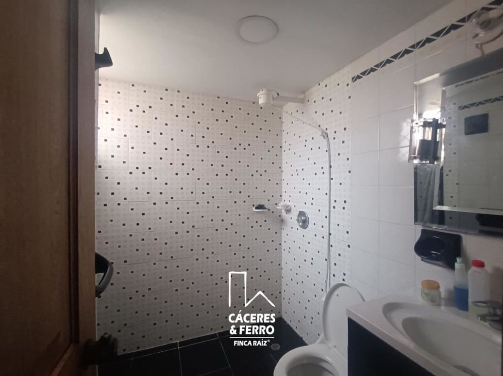 Casa de 5 alcobas en venta en Comuneros, Bogotá, 294 m² · foto 13 de 20