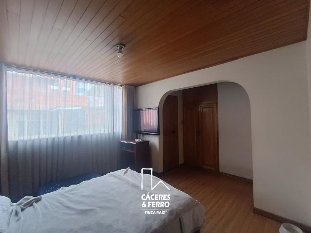 Casa de 5 alcobas en venta en Comuneros, Bogotá, 294 m² · foto 5 de 20