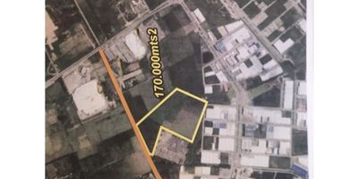 Lote en Venta - Sector Siberia
Excelente oportunidad de inversión en un lote con uso industrial, ubicado en una zona estratégica con gran potencial de desarrollo.

Características:


 
 Lote en venta en Siberia
 Área: 170.000 m²
 Índice ocupacional: 50% para parques industriales de más de 100.000 m²
 Altura máxima permitida: 24 m
 Linderos: A 200 m de la subestación eléctrica
 Servicios disponibles: Luz trifásica, acueducto, aguas de la Sabana, fibra óptica
 
 
 Características adicionales:
 
 Excelente ubicación y vecinos industriales.
 Uso: Industrial.
 Topografía: Plana.
 Clasificación del Suelo: Suelo suburbano, área morfológica homogénea, ubicada en zona suburbana industrial.
 Uso del Suelo Principal:
 
  Pequeña industria
  Comercio de artículos y servicios básicos
  Servicios empresariales y financieros
  Servicios de parqueadero
  Servicios de comida
  Bodegaje, logística y almacenamiento
  Otros usos industriales y comerciales relacionados.
 
 


Usos Complementarios:


 Industria mediana
 Comercio de artículos y servicios básicos
 Servicios de alojamiento
 Servicios automotores
 Comercio de maquinarias y artículos especializados
 Equipamiento urbano comunitario, entre otros.


Usos Restringidos:


 Gran industria (alto impacto)
 Servicios de oficios técnicos especializados
 Comercio recreativo
 Servicios de dotación urbana de mediano impacto
 Servicios institucionales y administrativos
 Servicios de dotación urbana de alto impacto.


Ubicación: Zona industrial de gran crecimiento, con fácil acceso a vías principales, ideal para proyectos industriales, logísticos o comerciales.

¡No dejes pasar esta excelente oportunidad de inversión! Contáctanos para más información o para agendar una visita.
