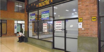 Local en arriendo, área de 70mts, parqueadero, local en la Terminal del Sur, ubicado en esquina, cerca a todo, supermercados, tiendas, parques cercanos, buenas vías de acceso y buen transporte público.
