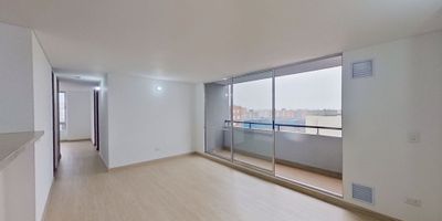 Apartamento en Conjunto Alameda de San Diego en  venta de 84 m², con vista exterior, ubicado en un 12do piso (Torre 2, Apto 1211), acceso por ascensor, parqueadero propio cubierto (252) y depósito (199). Consta de 3 habitaciones, 2 baños, sala-comedor, cocina integral y zona de lavandería. Tiene piso laminado en las habitaciones y zona social, y cerámica en baños y cocina. El conjunto cuenta con salón comunal, parque infantil, zona social y vigilancia privada las 24 horas. Cerca del centro comercial Ronda del Río; cerca de tiendas y supermercados de barrio; cerca del colegio Católico de la Sabana; cerca de paraderos del SITP; vías de acceso por la Calle 78B. 29639181596
