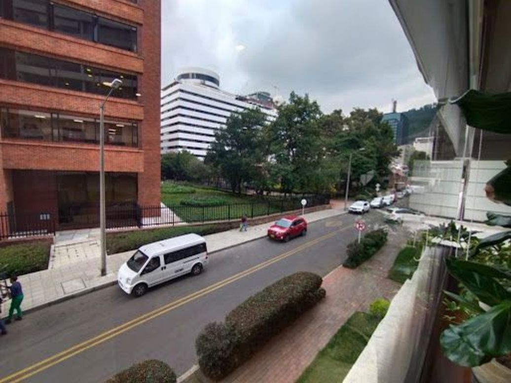Apartamento de 3 alcobas en venta en Chico Norte Iii, Bogotá, 150 m² · foto 2 de 20