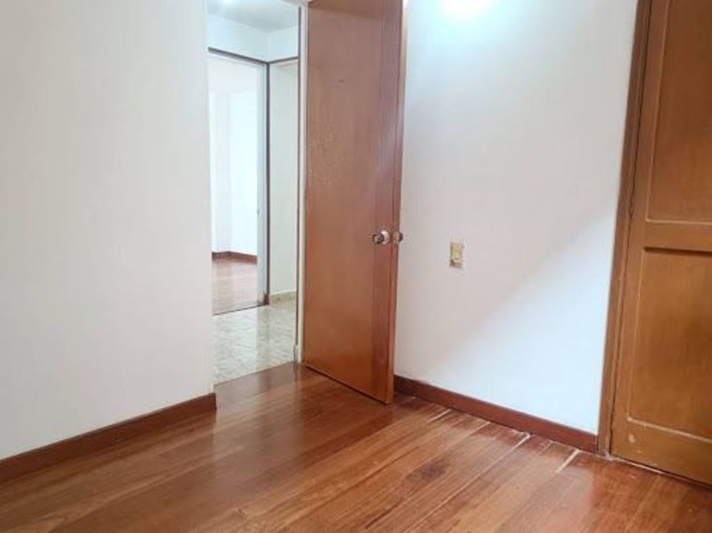 Apartamento de 3 alcobas en venta en Cedritos, Bogotá, 76 m² · foto 6 de 19