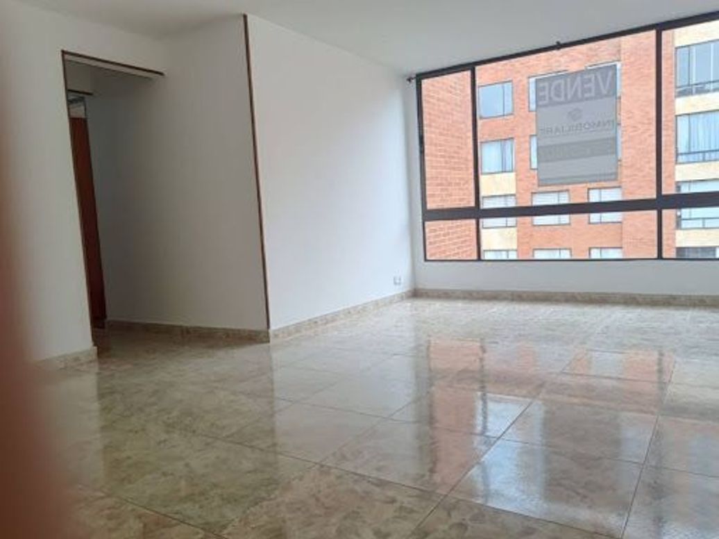 Apartamento de 3 alcobas en venta en Cedritos, Bogotá, 76 m² · foto 2 de 19