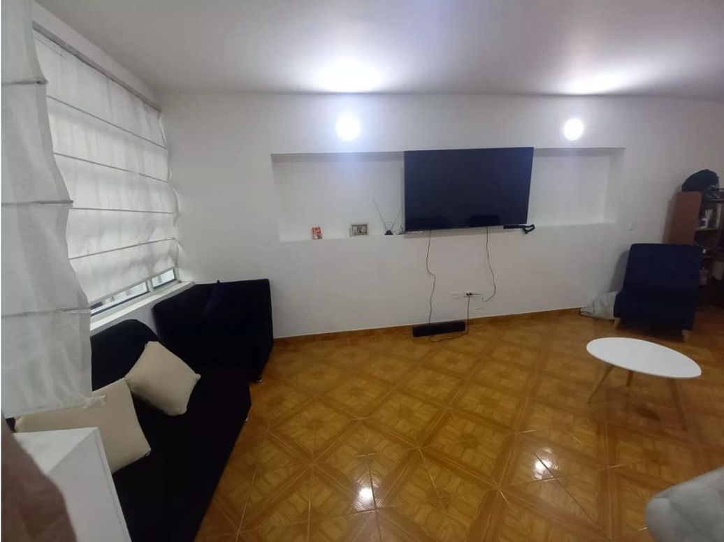 Casa de 6 alcobas en venta en Ciudad Montes, Bogotá, 294 m² · foto 2 de 19