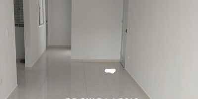 APARTAMENTO EN VENTA 
Conjunto cerrado Villanova del campo P.H.                                               Pereira  Risaralda 
56 m C  
Piso 2, 3 alcobas, 1 baño, closet en madera, cocina, zona de ropas, estrato 4, calentador, parqueadero, vigilancia 24 horas.