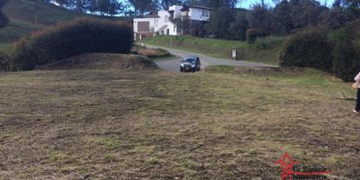 &nbsp;Este lote en venta ubicado en el Carmen de Viboral en la vía La Ceja y San Antonio Vereda Vereda Quirama, cuenta con una ubicación privilegiada y una extensión de 3.028 m2 aproximadamente¡No dejes pasar esta oportunidad única! Contáctanos para más información.