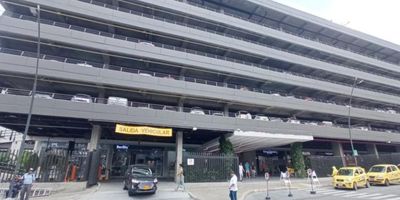 Local en arriendo en el centro comercial cañaveral. área 78.91mts para mayor información y revisar toda nuestra oferta visita nuestra pagina web: estebanrios.com o comuníquese a nuestro PBX: (607) 635 2877