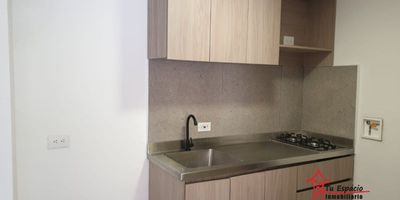 Aparta estudio en venta en San Diego, Medellín de 35 m2 aproximadamente cuenta con sala comedor, cocina integral 1 alcoba, 1 closet, 1 baño, balcón, zona de ropas y calentador.