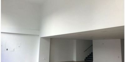 Arriendo Edificio de Oficinas – Distribuido en Tres Pisos

Características del Inmueble:


 Distribución: Tres pisos
 Seis oficinas cerradas
 Áreas libres
 Cuatro baños
 Pisos en porcelanato


Usos Permitidos:


 Educativo
 Salud
 Institucional
 Entre otros


Ideal para empresas que busquen un espacio amplio y versátil.

