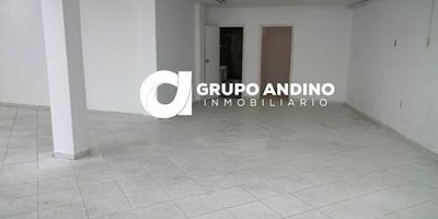 Se Arrienda Local en el Centro Empresarial Acevedo  Bucaramanga Ubicado en Mejoras públicas por la carrera 33 con 32, en una zona central con excelente acceso a transporte público, servicios, restaurantes, colegios, parques, parqueaderos y bancos.  Ideal para empresas, consultorios o emprendedores que buscan un espacio cómodo y funcional.Características del Inmueble Área 100 m2, estrato 4, espacios amplios, un baño, iluminación básica blanca, un espacio pequeño como de bodega y puerta de cortina. ARRIENDO $7.000.000  IVAADMINISTRACIÓN no tiene administración pregunta por él, bajo el código Inmobiliario 1420-81 ¡Contáctanos! Agenda tu cita y con gusto te asesoramos.Contacto 300 800 6712.Somos GRUPO ANDINO INMOBILIARIO, con nosotros tendrás tus trámites más fácil y rápido.