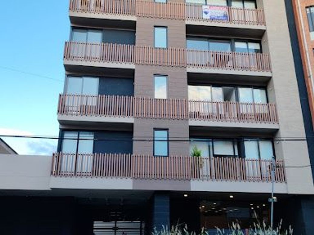 Apartamento de 1 alcoba en venta en Santa Barbara, Bogotá, 54 m² · foto 2 de 5