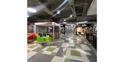 ¡Grandiosa oportunidad de alquiler para emprender tu negocio en la ciudad de Bello, Antioquia! Esta amplia e iluminada burbuja se encuentra ubicado en una zona estratégica del centro comercial, lo que te garantiza un flujo constante de clientes potenciales. No pierdas esta oportunidad de expandir tu negocio a una de las mejores áreas comerciales y residenciales de la región.

 

Esta burbuja cuenta con un área total de 10 M2, lo que te brinda un espacio ideal para adaptarlo a las necesidades de tu negocio. Con una distribución eficiente y funcional, podrás aprovechar al máximo cada centímetro de este inmueble.

 

En su interior, encontrarás todas las comodidades que necesitas para llevar a cabo tu negocio, para que no tengas que preocuparte por nada más que hacer crecer tu emprendimiento.

 

Pero eso no es todo, esta burbuja también cuenta con características externas que te encantarán. Con una excelente ubicación exterior, tendrás una visibilidad perfecta y fácil acceso desde la zona comercial. Además, estarás a pocos pasos del transporte público, lo que brinda una gran comodidad tanto para ti como para tus clientes.

 

No pierdas esta oportunidad.
