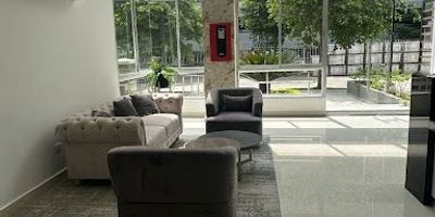 ¡A la venta! Hermoso apartamento para estrenar con 3 habitaciones, 2 baños y parqueadero. Disfruta de un espacio amplio, lleno de luz natural y con una vista espectacular. ¡Todo lo que tu familia necesita en un solo lugar!
Contáctanos para más información.