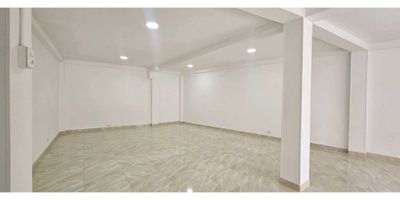 Te presentamos esta excelente opción, bien sea para inversión o uso propio.

Este edificio, parcialmente remodelado, ublicado en el sector de Cuba, en un punto estratégico, a 1 cuadra del Exito y a 1 cuadra de la Iglesia,

Cuenta con varios espacios que podrás usar o alquilar para tener múltiples rentas:

Bodega de 84 m2, en sótano, con baño privado

Local comercial de 95 m2, con baño, con vitrina en primer nivel 

Piso 2, apartamento de 92 m2, 3 alcobas, 1 baño, salón comedor, zona de ropas independiente y cocina abierta,

Piso 3, apartamento duplex de 2 alcobas, 1 baño, salón comedor y una terraza de 25.50 m2, zon zona de ropas independiente y vista sobre el sector.

Contáctanos ahora y aprovecha esta oportunidad.

 
