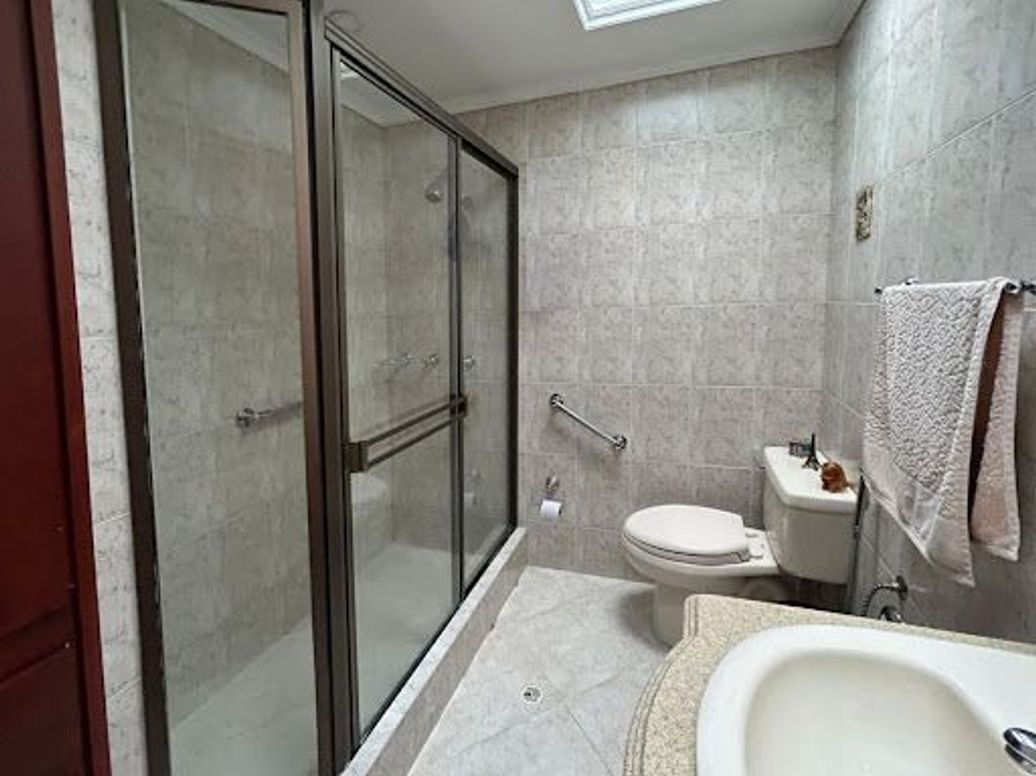 Casa de 6 alcobas en venta en La Castellana, Bogotá, 226 m² · foto 15 de 20