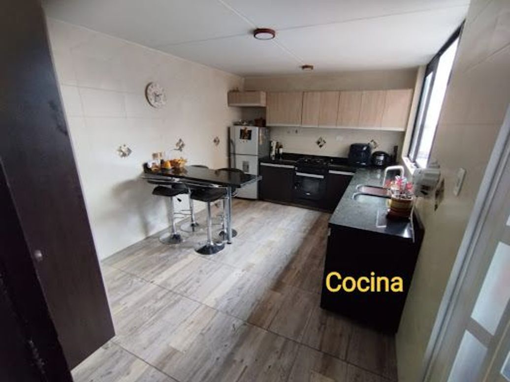 Apartamento de 3 alcobas en venta en Quinta Mutis, Bogotá, 105 m² · foto 9 de 14