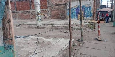 ¡Gran oportunidad de inversión! Lote en venta sobre avenida principal.Se vende excelente lote de 1.029 m, estratégicamente ubicado sobre laAvenida Carrera 68 con Calle 13, una de las zonas de mayor proyeccióny desarrollo en la ciudad. Ideal para uso industrial y comercial, conusos mixtos permitidos.Este sector está en proceso de renovación total, con nuevasconstrucciones, ampliación de vías y grandes proyectos a futuro, loque lo convierte en una inversión segura y con alta valorización.Características destacadasUbicación privilegiada sobre vía principalGran afluencia vehicular y comercialZona de expansión y desarrollo urbanoPrecio inmejorable para el sector. ¡No pierda esta oportunidad!Contáctenos para más información y agendar una visita.