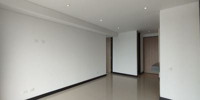 Apartamento en Arriendo y Venta en Alamos en unidad cerrada cerca avenida principal, supermercados de cadena, parque principal, centros comerciales, universidades, rutas de transporte publico y servicios complementarios, con hermosos acabados. Cuenta con ventilación e iluminación natural, salacomedor,  con pisos en porcelanato y madera, dos habitaciones y tres baños, cada habitacion con baño, cocina integral mesón en mármol, estufa y calentador a gas, zona de ropas. La unidad cuenta con salón comunal, un parqueadero cubierto, cuarto util, planta eléctrica. Con vigilancia y portería 24 Horas. Inmuebles sujetos a verificación de disponibilidad. Arriendo Alamos Pereira
