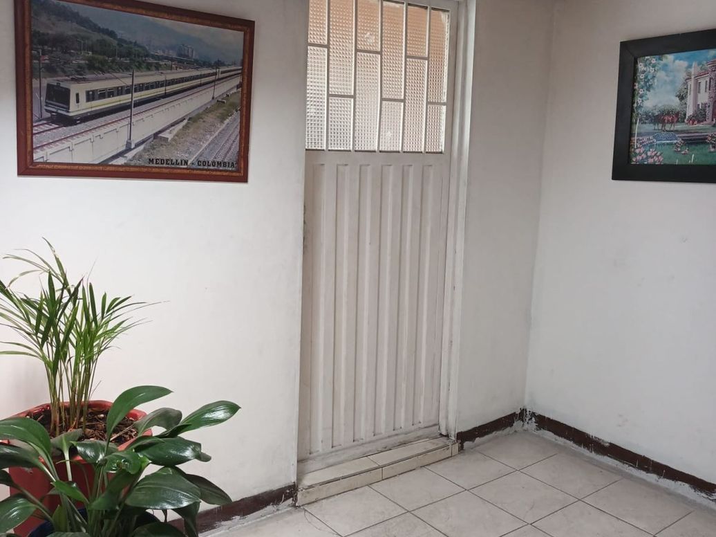 Casa de 15 alcobas en venta en Bonanza, Bogotá, 400 m² · foto 2 de 20