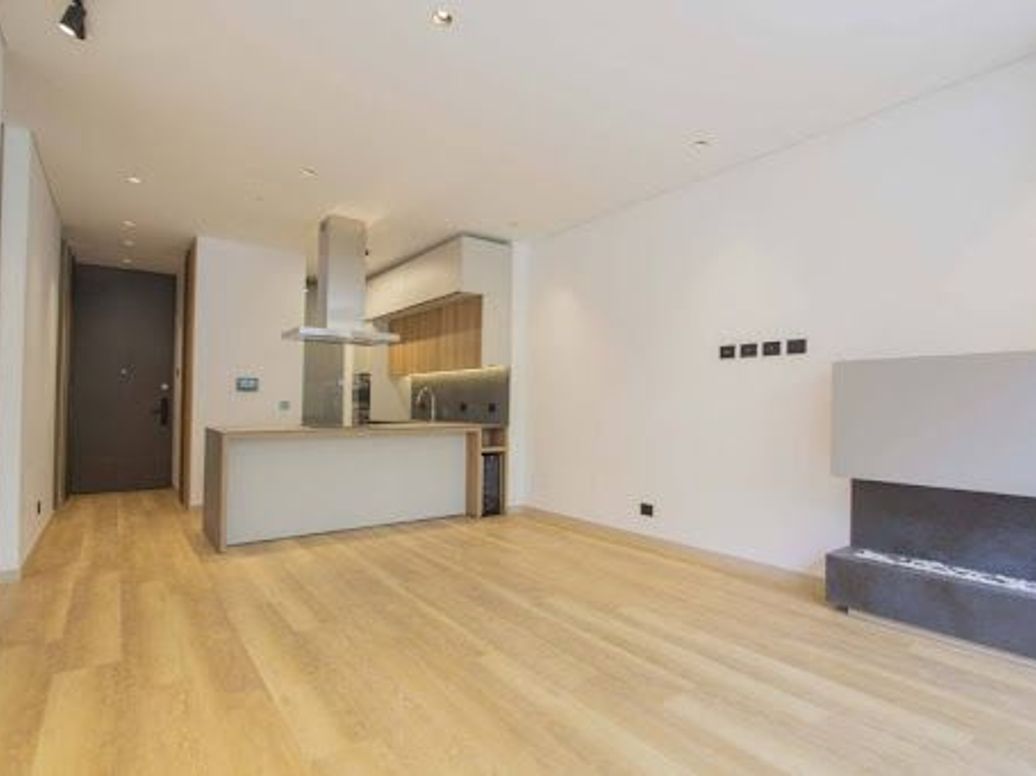 Apartamento de 1 alcoba en venta en El Refugio, Bogotá, 69 m² · foto 2 de 20