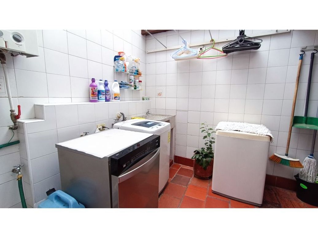 Casa de 3 alcobas en venta en Santa Barbara Central, Bogotá, 291 m² · foto 17 de 20