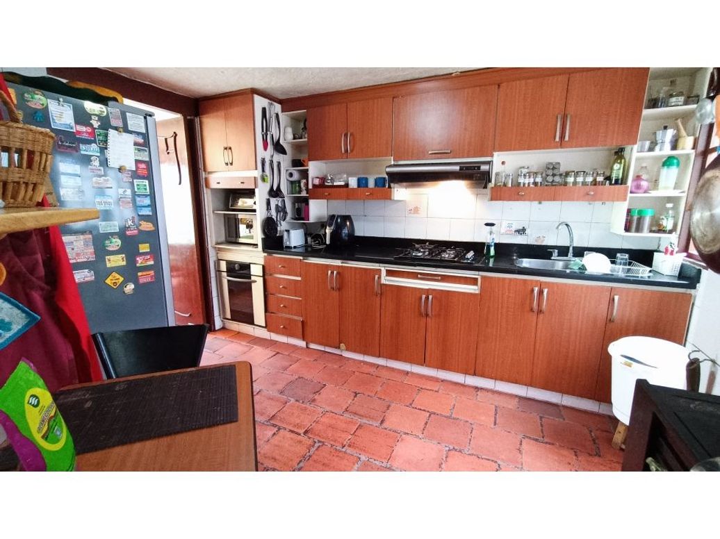 Casa de 3 alcobas en venta en Santa Barbara Central, Bogotá, 291 m² · foto 16 de 20