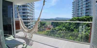 Apartaestudio en venta en Cartagena, ubicado en el barrio BR SAN PEDRO, Bolívar. Este inmueble ofrece 62 m² construidos, con un diseño funcional que incluye una habitación y un baño. Disfrute de la comodidad de contar con un parqueadero y la tranquilidad que brinda la vigilancia 24 horas. Con 6 años de antigüedad, se presenta como una opción atractiva por su excelente ubicación y un precio de $570.000.000. Ideal para quienes buscan un espacio práctico en Cartagena. Si desea más detalles o programar una visita, puede usar las opciones de WhatsApp, quiero que me contacten o ver teléfonos.