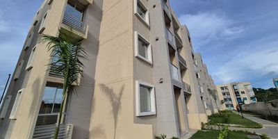 Apartamento en arriendo para estrenar en el barrio San Pedro, Cartagena, Bolívar. Este moderno apartamento cuenta con 55 m² y ofrece 2 habitaciones y 2 baños completos, ideal para quienes buscan comodidad y funcionalidad. Disfrute de la tranquilidad en un sector de estrato 5. Incluye 1 parqueadero privado para su conveniencia y el conjunto residencial ofrece vigilancia, garantizando seguridad. Su ubicación en Cartagena le permite fácil acceso a servicios. Canon de arriendo: $1.800.000. Contáctenos para más detalles, use las opciones de whatsapp, quiero que me contacten o ver teléfonos.