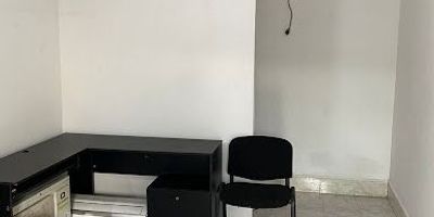 Local ubicado en zona industrial del bosque , consta de baño  parqueadero externo, servicio de  agua incluido .