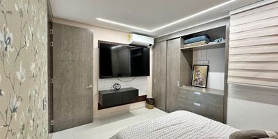 En Venta: Amplio apartamento dúplex en el barrio BR SAN PEDRO, Cartagena, Bolívar. Este inmueble de 230 m² ofrece 3 habitaciones y 3 baños, ideal para su familia. Incluye 1 parqueadero y brinda una hermosa vista. Disfrute de la tranquilidad y seguridad con servicio de vigilancia y un gimnasio en el edificio. Con 9 años de antigüedad, este apartamento se encuentra en un estrato 4. Precio de venta: $1.350.000.000. Opción de compra amoblado por $1.550.000.000. Contacte para más detalles vía WhatsApp, quiero que me contacten o vea los teléfonos disponibles.