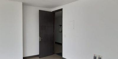 Oficina con vista a la Bahia, area de 71.27 mts con posibilidad de unir con otra oficina de 40 metros para un total de 111 mts a $55.000 por metro. 