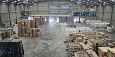 excelente bodega 
fácil acceso
área de almacenamiento
área de descargue
muelle
mezanine
oficinas con vista a la bodega
patio y parqueadero 

