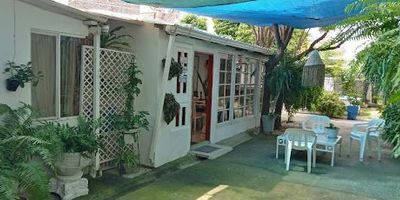 En venta: Lote en Cartagena, Bolívar, situado en el consolidado barrio BR SAN PEDRO. Este terreno de estrato 4 cuenta con una ubicación privilegiada en calle principal, justo al lado de un reconocido restaurante. Con un área total de 282 m², sus dimensiones son 47 metros de fondo por 12 metros de frente, ofreciendo potencial para diversos proyectos. El precio de venta es de $1,071,600,000. Una oportunidad de inversión en Cartagena. Si desea más detalles o agendar una visita, contáctenos por WhatsApp o consulte nuestras opciones para ver teléfonos.